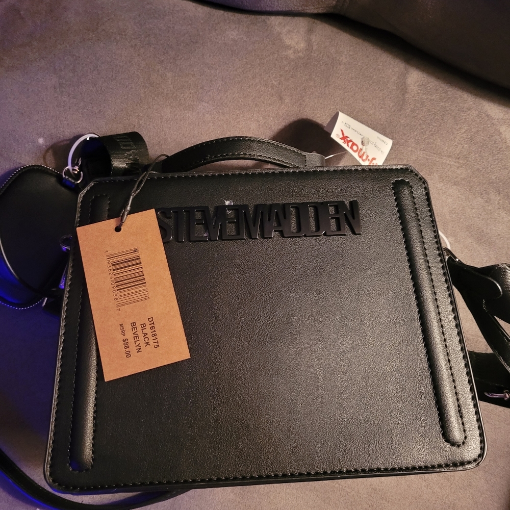 Steven Madden Black bevelyn purse